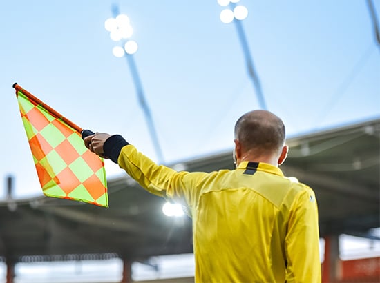 Arbitre assistant de foot