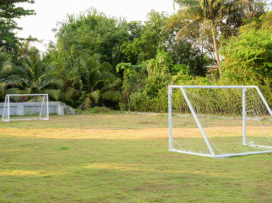 Terrain de foot dans un jardin